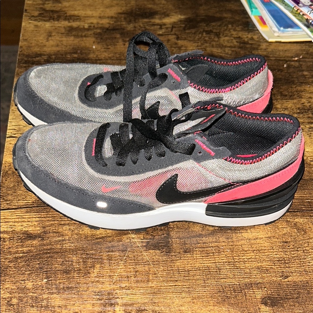Nike Women's Black and Pink Sneakers